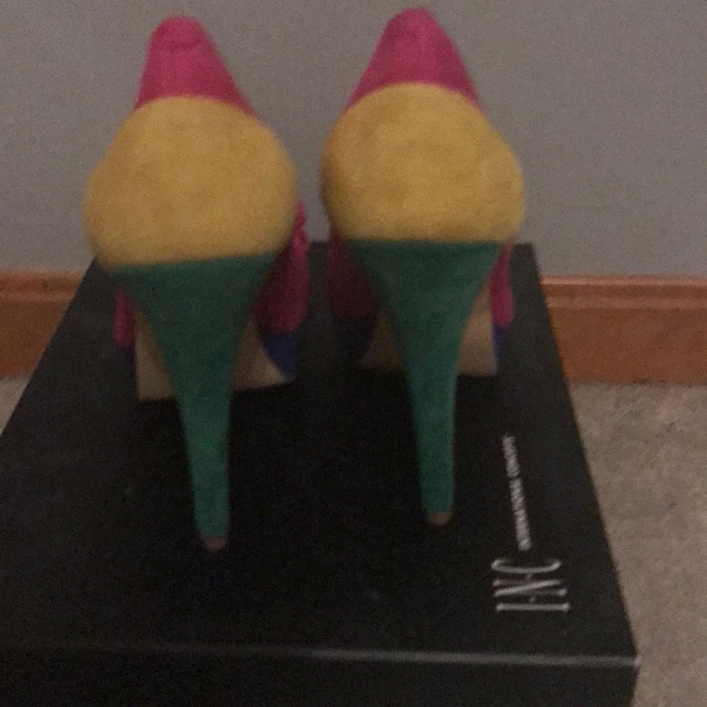 Multi Color Pumps - Picture 3 of 4